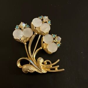 Mother of pearl mid century 1950s fashion brooch